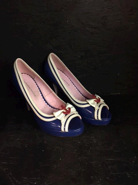 Rental store for SHOES, SHIPMATE  SAILOR   7 in Kingsport TN