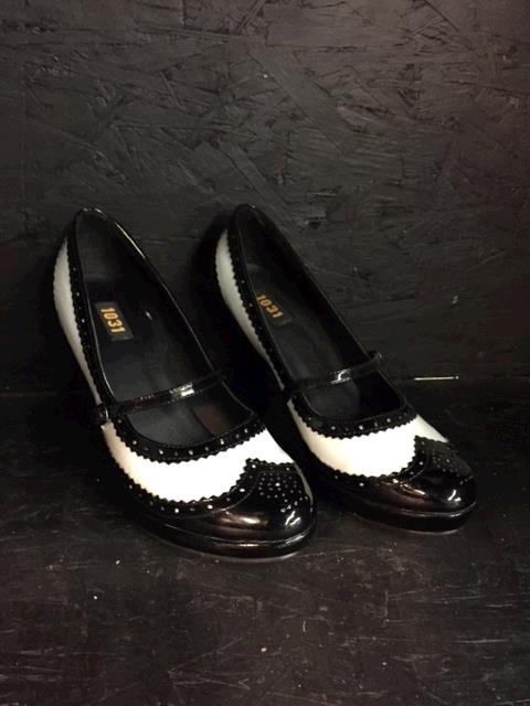 Rental store for FLAPPER HEELS  BLACK WHITE  SIZE 8 in Kingsport TN